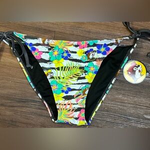 Buc'ees Swim Bikini Bottoms NWT Medium